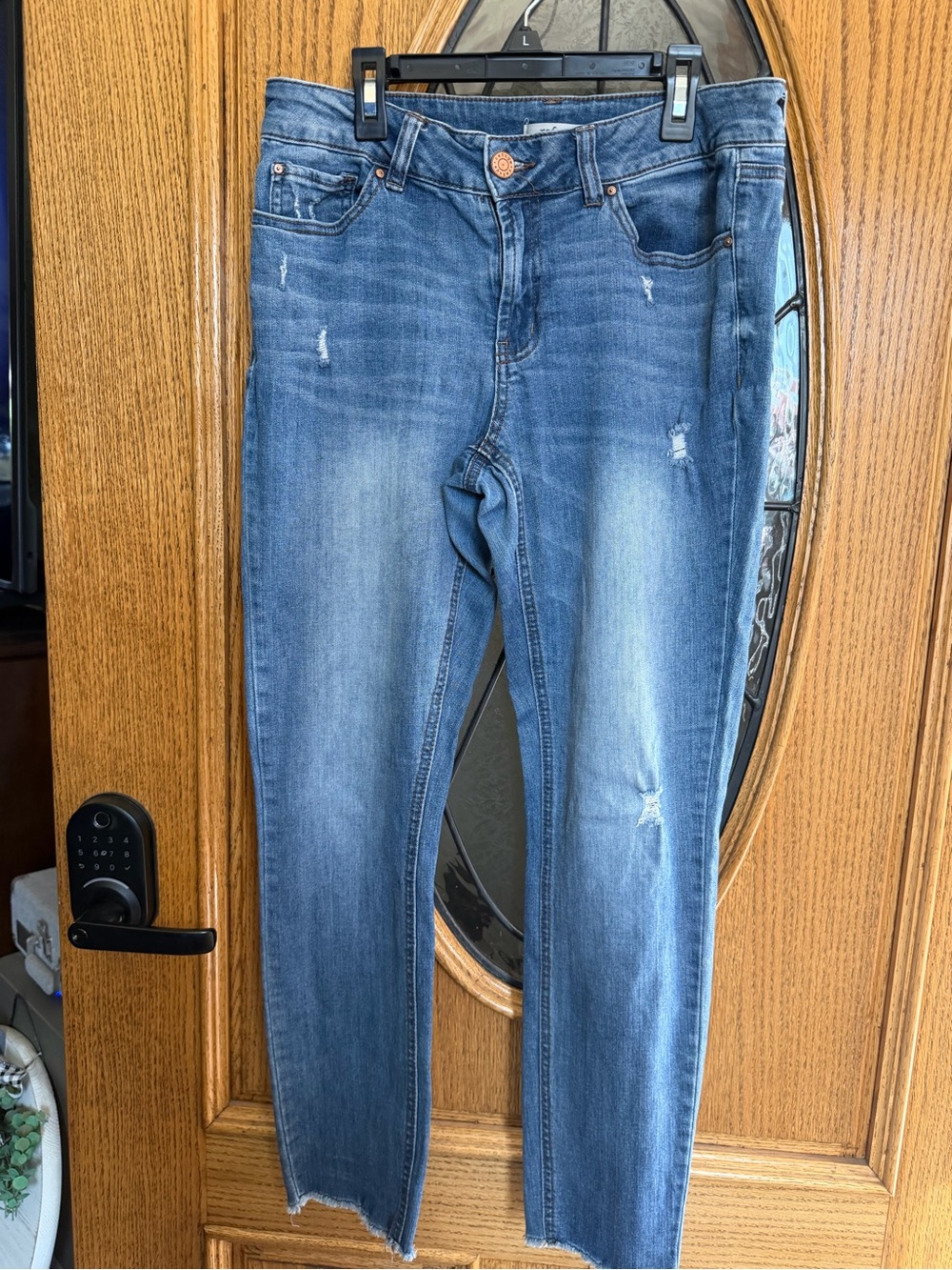 Refuge Distressed Raw Hem Skinny Jeans Womenโs Size 8 Medium Wash